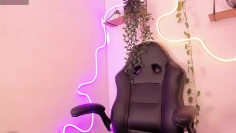 Selena online show from April 15, 2026, 11:17 am