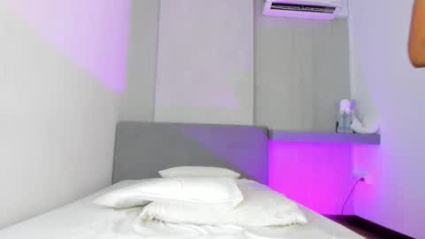 Selena online show from September 12, 2025, 10:59 am