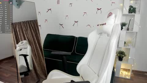 Selena online show from February 15, 2025, 12:43 pm