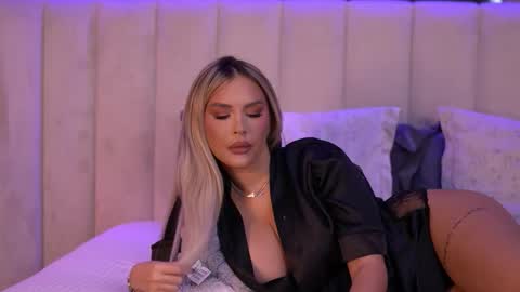 Selena online show from January 8, 2026, 8:38 am