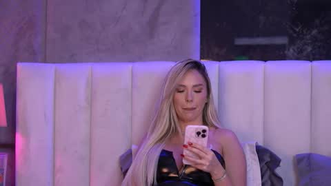 Selena online show from January 17, 2026, 9:47 am