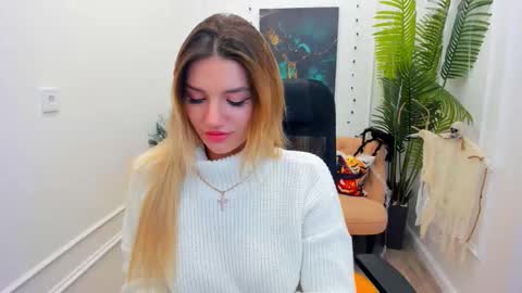 Snapshot of selenaemoore chatting on November 2, 2025, 8:22 pm selenaemoore online show from November 2, 2025, 8:22 pm