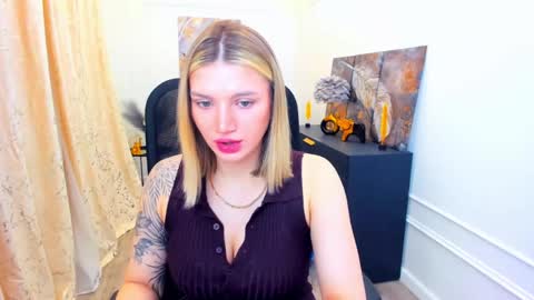 Snapshot of selenaemoore chatting on May 27, 2026, 3:47 am selenaemoore online show from May 27, 2026, 3:47 am