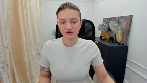 Snapshot of selenaemoore chatting on May 30, 2026, 3:47 am selenaemoore online show from May 30, 2026, 3:47 am