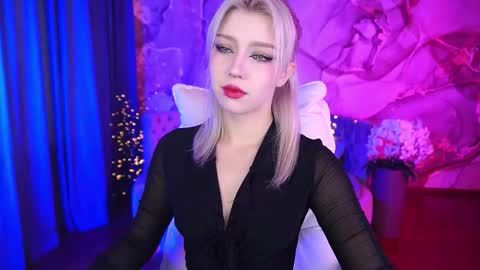 selenairis online show from September 22, 2025, 6:26 am