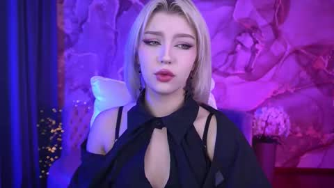 selenairis online show from October 16, 2025, 6:47 am