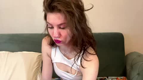 Selena online show from May 27, 2026, 3:36 am
