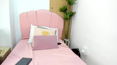 Selena online show from March 12, 2026, 4:07 am