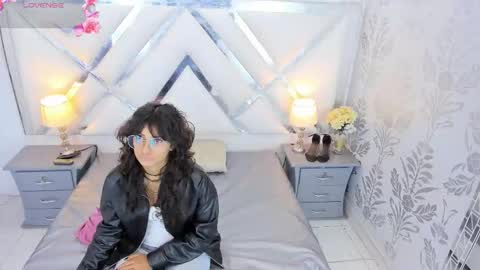 Selena reyess online show from December 5, 2025, 12:14 pm