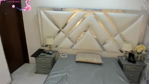 Selena reyess online show from December 19, 2025, 12:01 pm