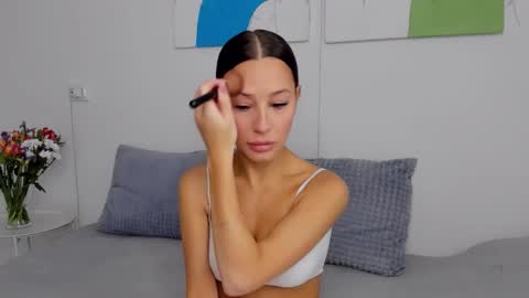 Selena online show from September 25, 2025, 7:12 am