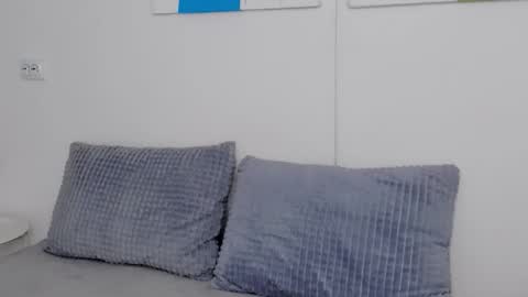 Selena online show from November 15, 2025, 7:49 am