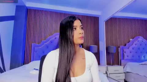 selenastonne online show from September 14, 2025, 7:57 pm