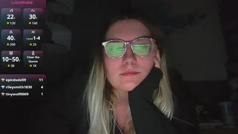 Selene online show from October 9, 2025, 5:05 am