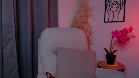 Selene Nova online show from April 7, 2026, 7:58 pm