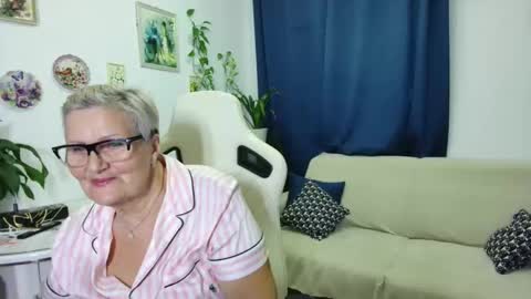 Selenna online show from December 5, 2025, 8:27 pm