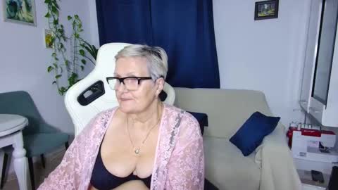 Selenna online show from December 13, 2025, 7:53 pm