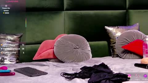 Selen online show from February 11, 2025, 4:02 pm