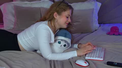 SelinSwarovski online show from February 2, 2025, 1:55 am