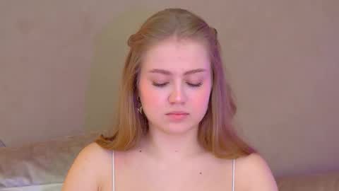 SelinSwarovski online show from September 26, 2025, 4:22 pm