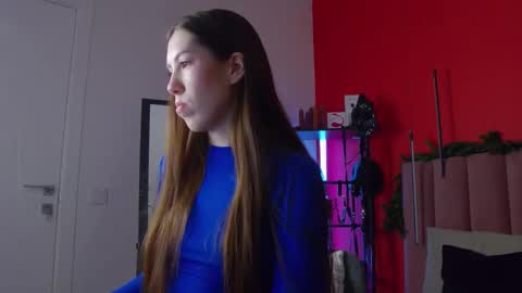 Nicole online show from December 3, 2025, 1:46 am