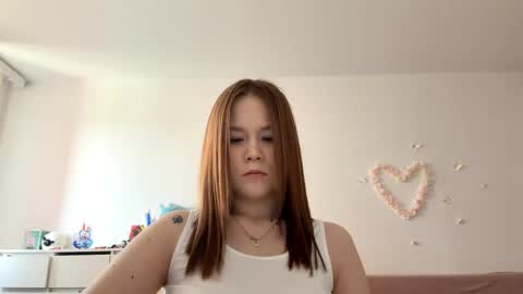 Snapshot of selmacalumag chatting on May 16, 2026, 6:21 am Lily online show from May 16, 2026, 6:21 am