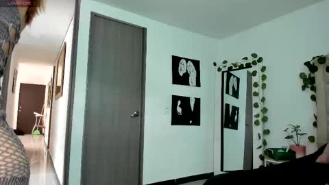 Snapshot of selyn_ chatting on February 12, 2026, 4:02 pm Selyn online show from February 12, 2026, 4:02 pm