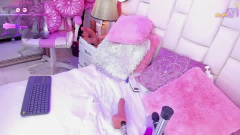 Snapshot of senniabella chatting on December 15, 2024, 4:48 pm Sennia online show from December 15, 2024, 4:48 pm