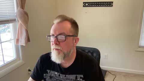 Snapshot of sensatyr chatting on December 7, 2024, 4:25 pm Daddy Dave online show from December 7, 2024, 4:25 pm