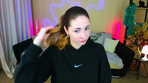 sensitiveheartt online show from November 19, 2025, 12:16 pm