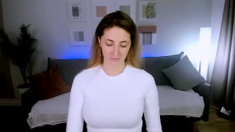 sensitiveheartt online show from April 13, 2026, 8:14 pm