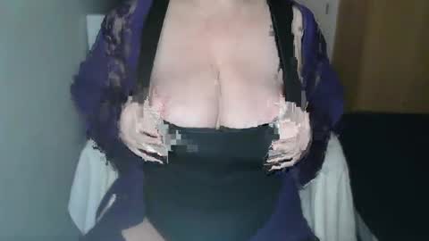 Snapshot of sensual_cris chatting on December 14, 2024, 10:34 am CRIS  online show from December 14, 2024, 10:34 am