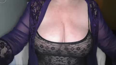 Snapshot of sensual_cris chatting on January 5, 2025, 6:45 pm CRIS  online show from January 5, 2025, 6:45 pm