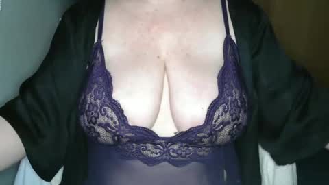 Snapshot of sensual_cris chatting on February 18, 2025, 10:38 am CRIS  online show from February 18, 2025, 10:38 am