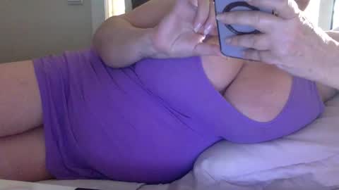 Snapshot of sensual_cris chatting on October 6, 2025, 6:33 am CRIS  online show from October 6, 2025, 6:33 am