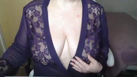 Snapshot of sensual_cris chatting on October 18, 2025, 8:26 am CRIS  online show from October 18, 2025, 8:26 am