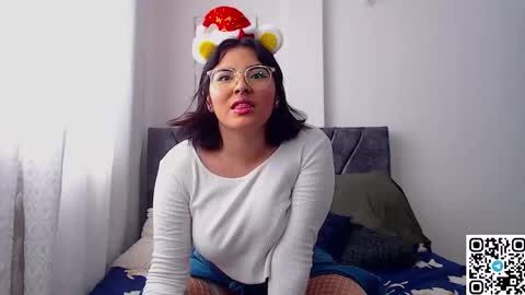 Snapshot of sensual_flame chatting on December 24, 2024, 8:16 pm Camille and sophie online show from December 24, 2024, 8:16 pm