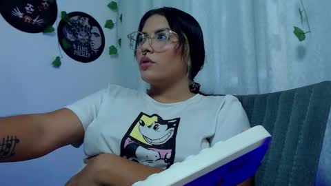 Camille and sophie online show from November 20, 2025, 8:41 pm