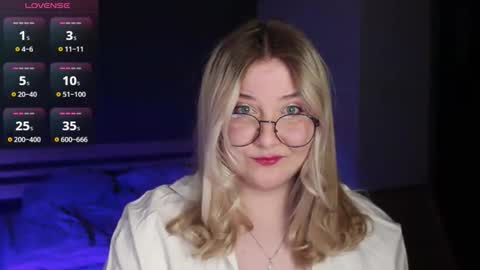 Ilona online show from April 19, 2026, 11:51 pm