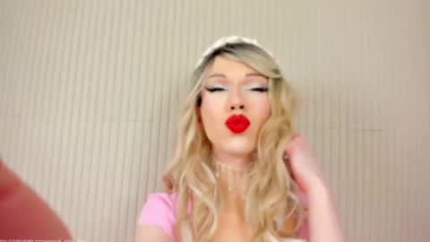 Mia online show from February 28, 2025, 8:50 pm