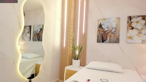 Snapshot of sensual_sophie_ chatting on May 15, 2026, 11:06 am Sophie online show from May 15, 2026, 11:06 am