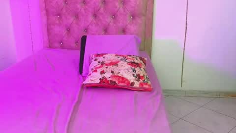 serafina_ online show from January 13, 2025, 3:58 pm