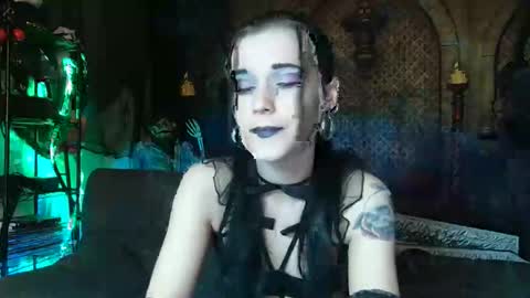 Seraphin Munster online show from November 12, 2025, 6:08 pm