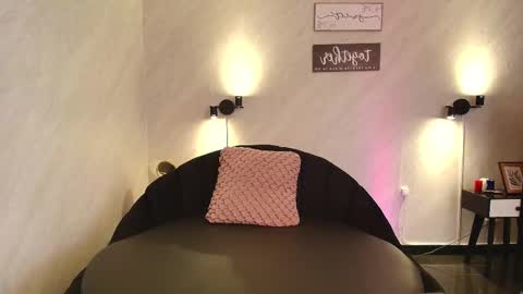 Seren  Follow me online show from February 15, 2025, 9:38 am