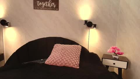 Seren  Follow me online show from February 18, 2025, 6:26 am