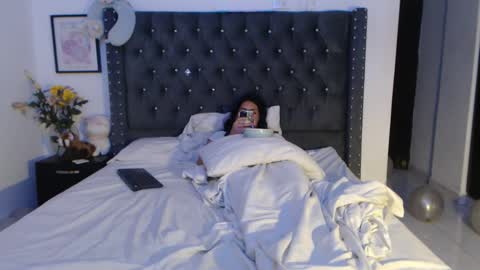 sararoussee online show from January 6, 2025, 4:36 am