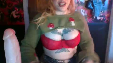 serencigarra online show from November 11, 2025, 2:50 pm