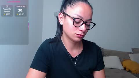 SereneSophi online show from November 3, 2025, 3:08 am