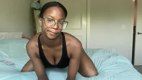 Serenity Bee   online show from April 4, 2026, 2:25 pm