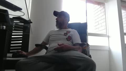 hetero serio discreto online show from October 28, 2025, 4:53 pm